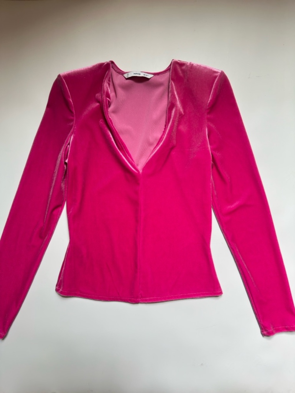 Mango Fuchsia V‑Neck Long Sleeve Velvet Top